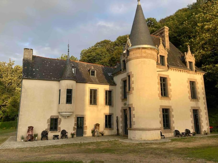 Chateau Au Bord De La Mer Carantec Exterior photo